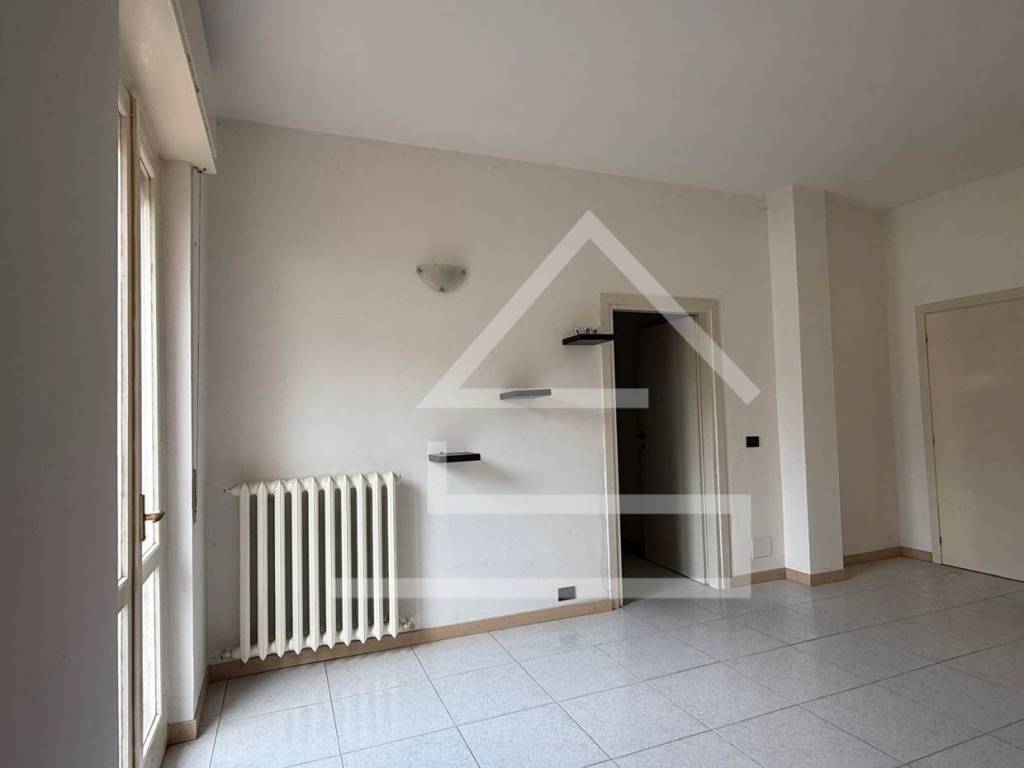 Appartamento a Valmadrera in Via Gian Lorenzo Bernini - Foto 2