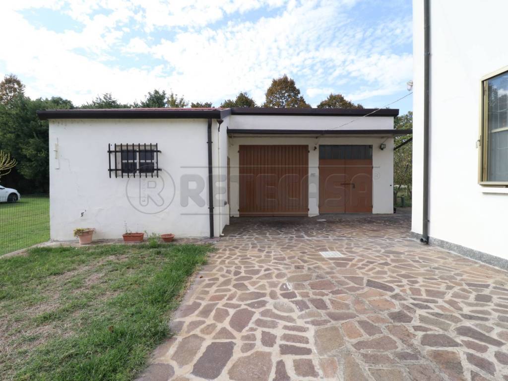 Villa a Bondeno in Via Don Giovanni Minzoni, 17 - Foto 3