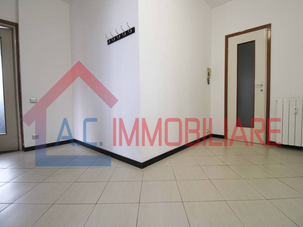 Appartamento a Vergiate in Via Peschiera, 21 - Foto 4