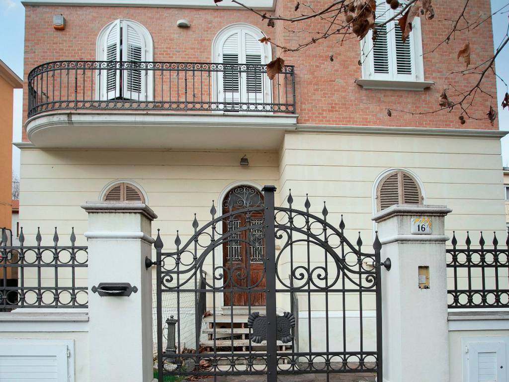 Villa a Rimini in Via Sidney Costantino Sonnino, 16 - Foto 2