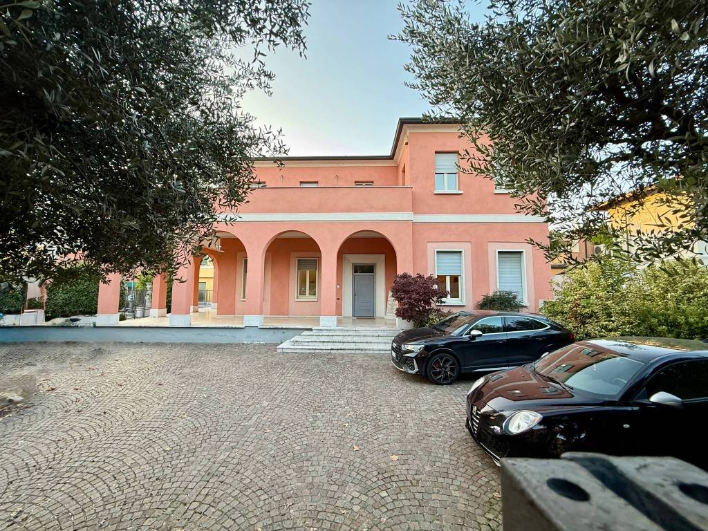 Villa a Montichiari in Via Cesare Battisti - Foto 2