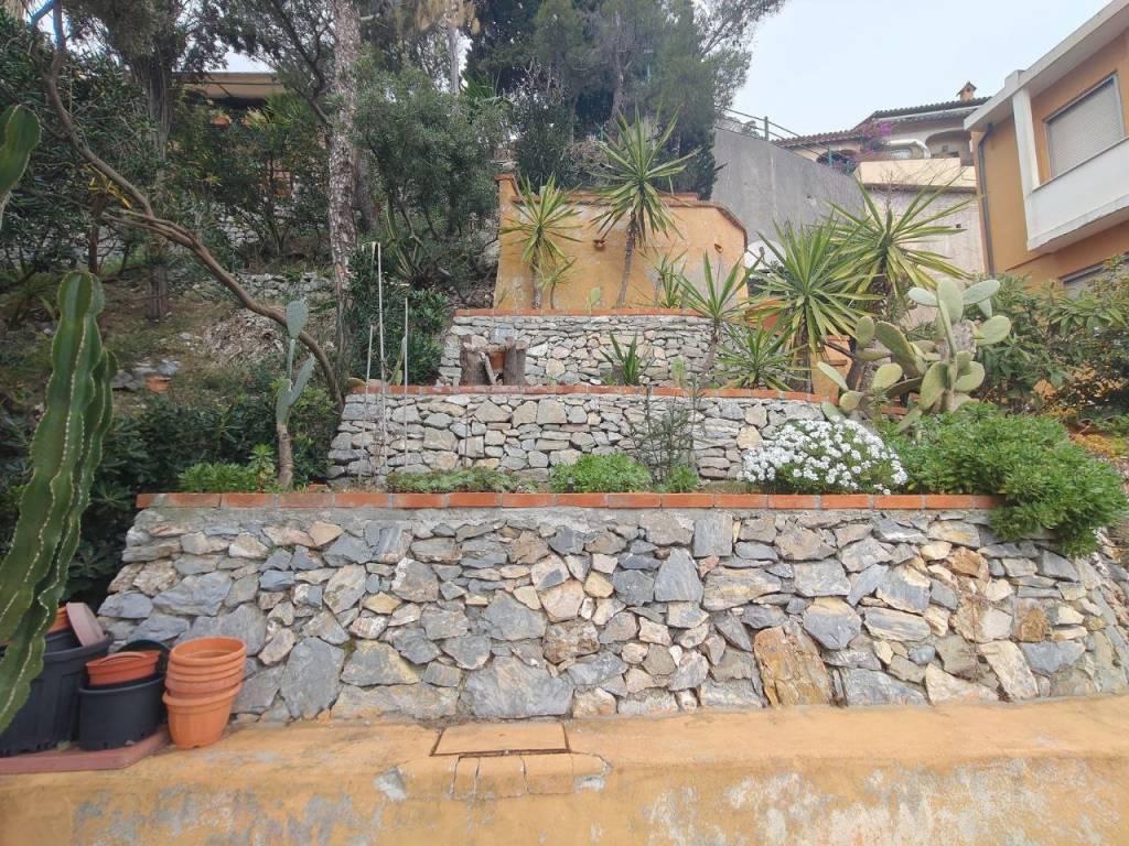 Appartamento a Finale ligure in Via Guglielmina d'Olanda, 2 - Foto 4