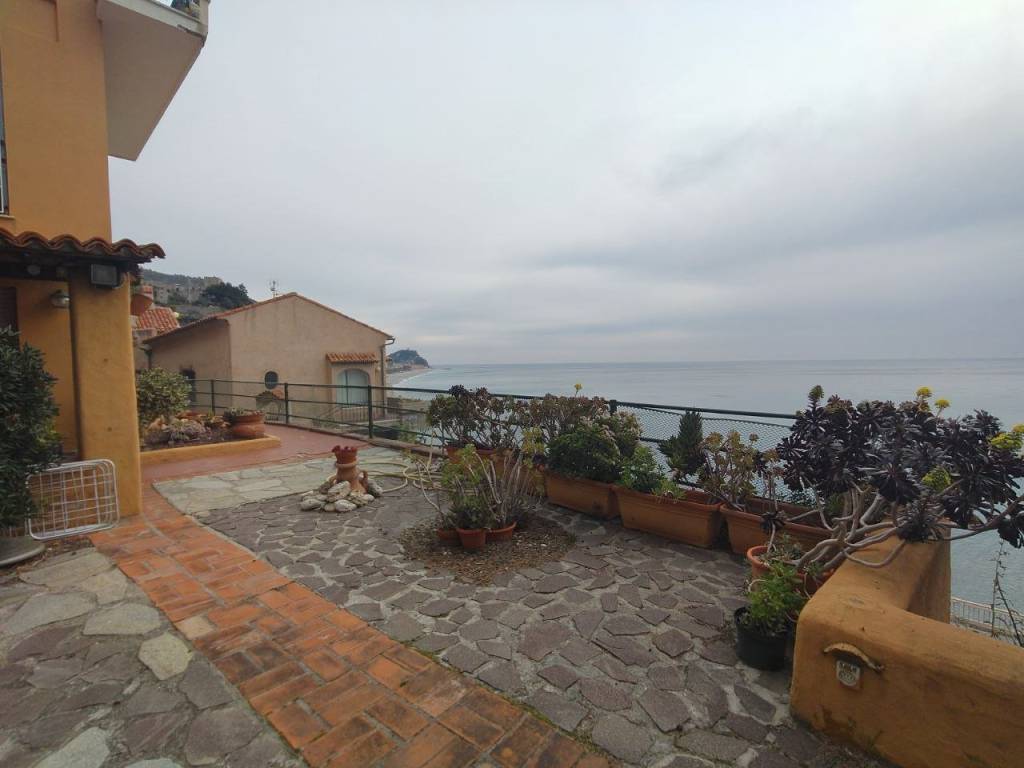 Appartamento a Finale ligure in Via Guglielmina d'Olanda, 2 - Foto 5