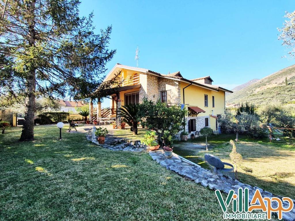 Villa a Fondi in Via Provinciale per Lenola, 12 - Foto 2