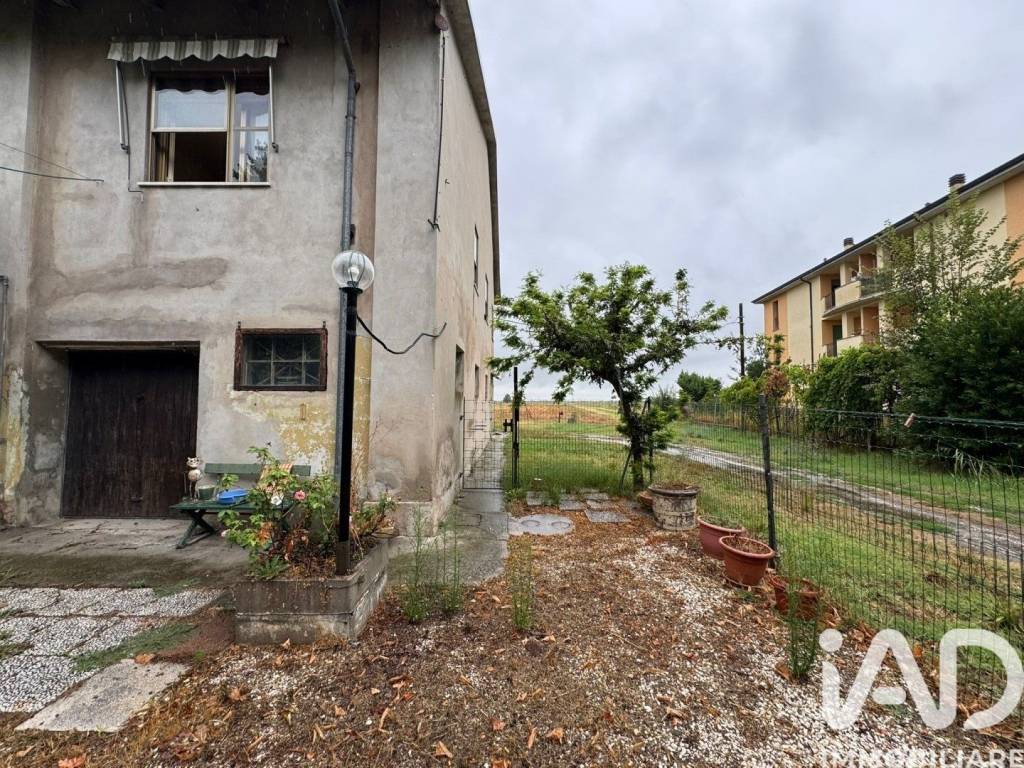 Villa a Mirandola in Via Circonvallazione, 20 - Foto 2