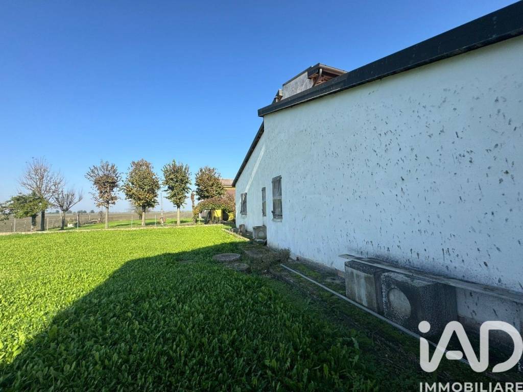 Villa a Mirandola in Via Circonvallazione, 20 - Foto 2