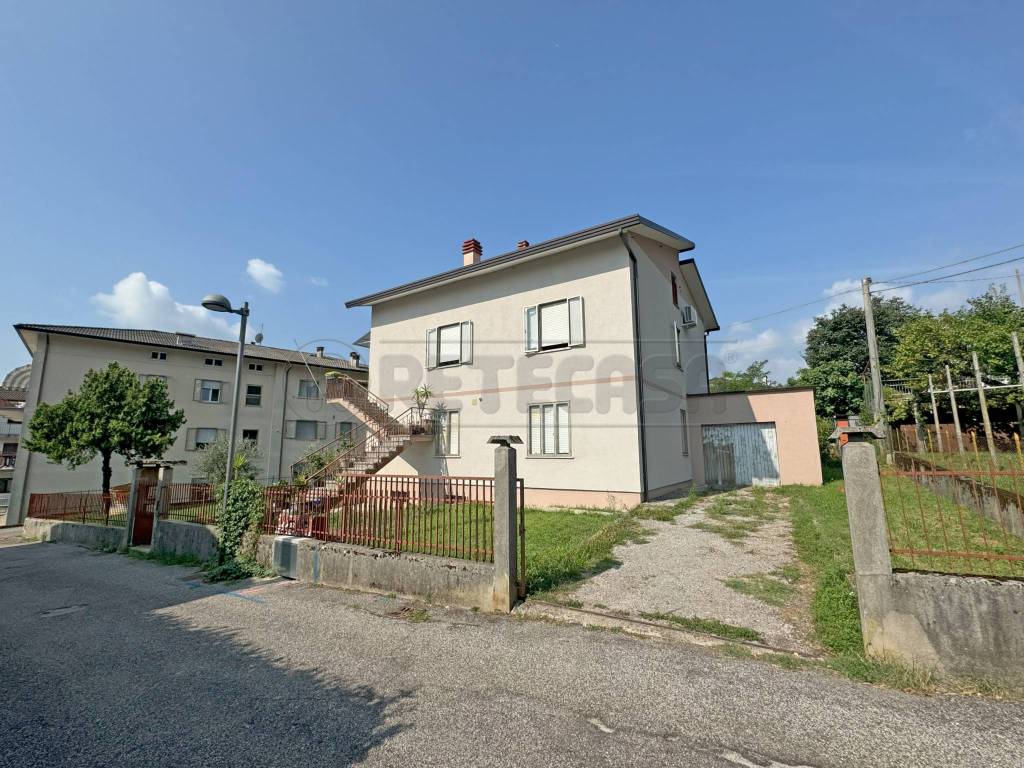 Appartamento a Cornedo vicentino in via iv novembre, 7 - Foto 5