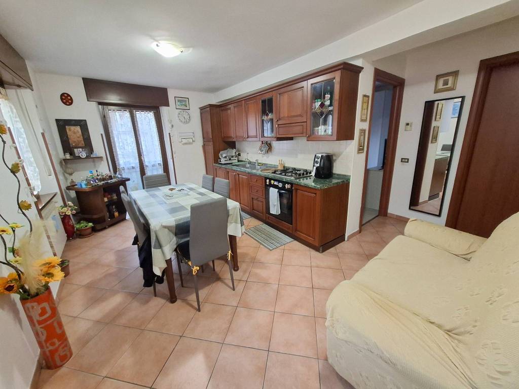 Appartamento a Lurate caccivio in Via Regina Margherita - Foto 4