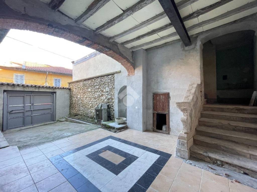 Casa indipendente a Arcisate in Piazza S. Vittore, 4 - Foto 3