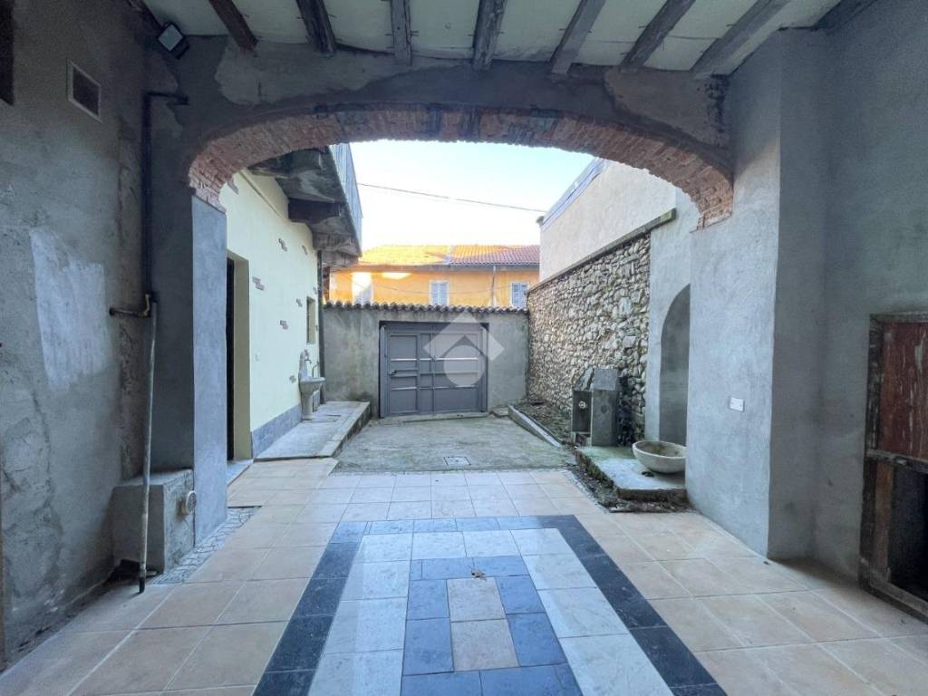 Casa indipendente a Arcisate in Piazza S. Vittore, 4 - Foto 4