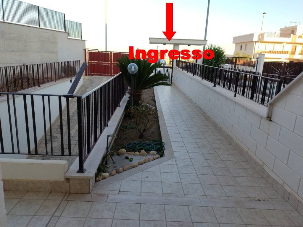 Villa a Manfredonia in Via Mario Valente, 4 - Foto 2