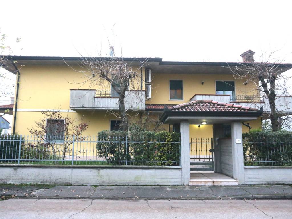 Villa a Roverbella in Via Fontane - Foto 3