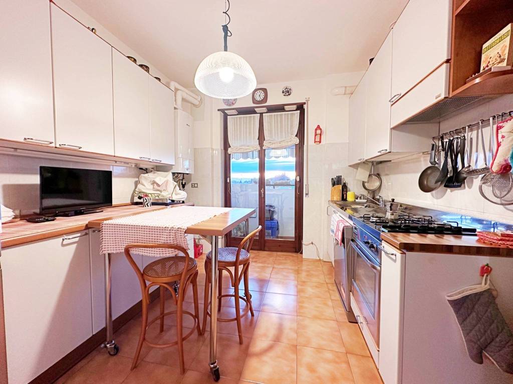 Appartamento a Somma lombardo in Via della Rivazza, 30 - Foto 2