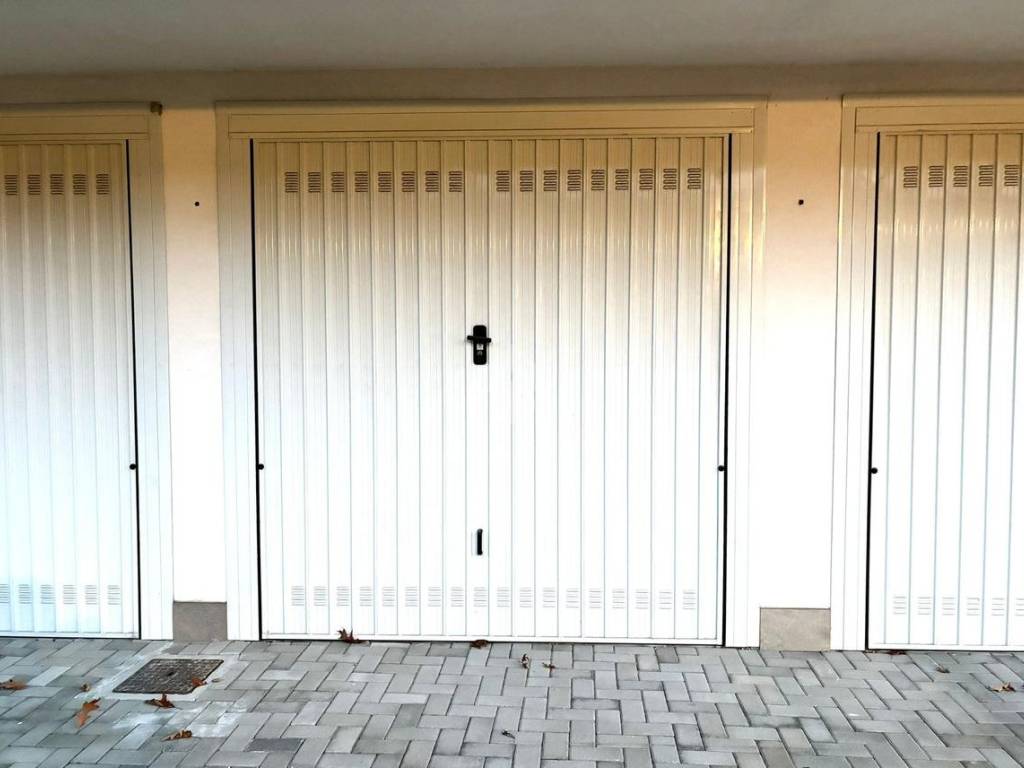 Box / garage a Gallarate in Via Pasquale Sottocorno, 41 - Foto 2