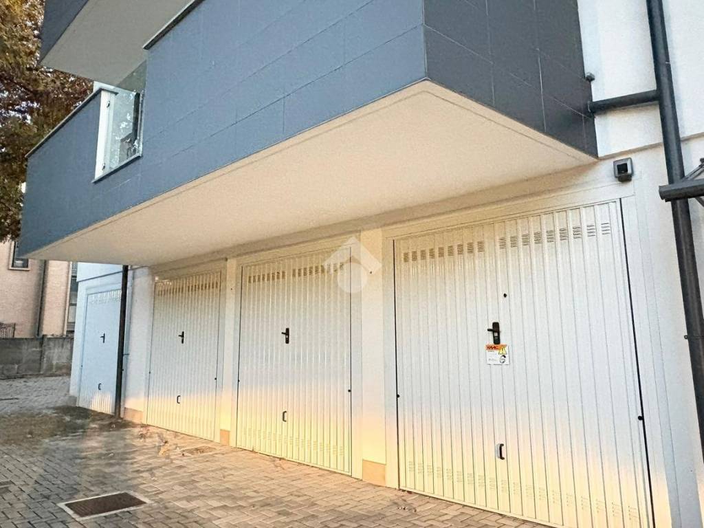 Box / garage a Gallarate in Via Pasquale Sottocorno, 41 - Foto 3