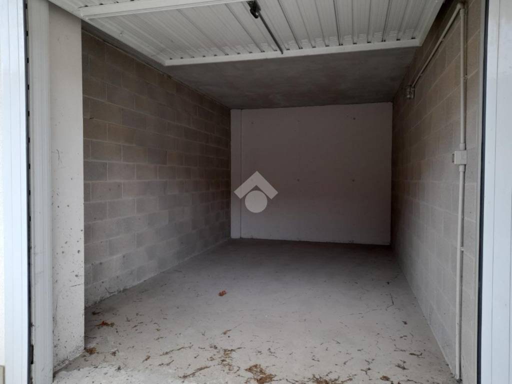Box / garage a Gallarate in Via Pasquale Sottocorno, 41 - Foto 5