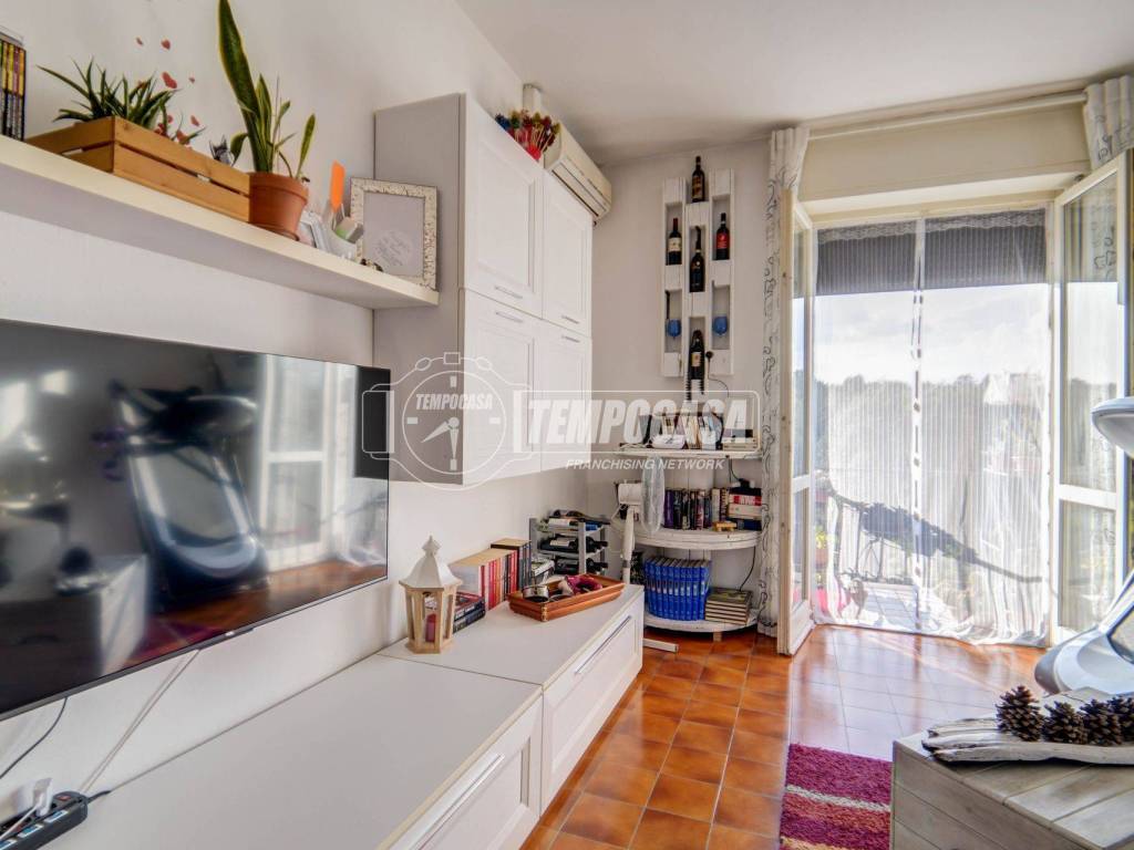 Appartamento a Jerago con orago in Via Besnate 27 - Foto 2