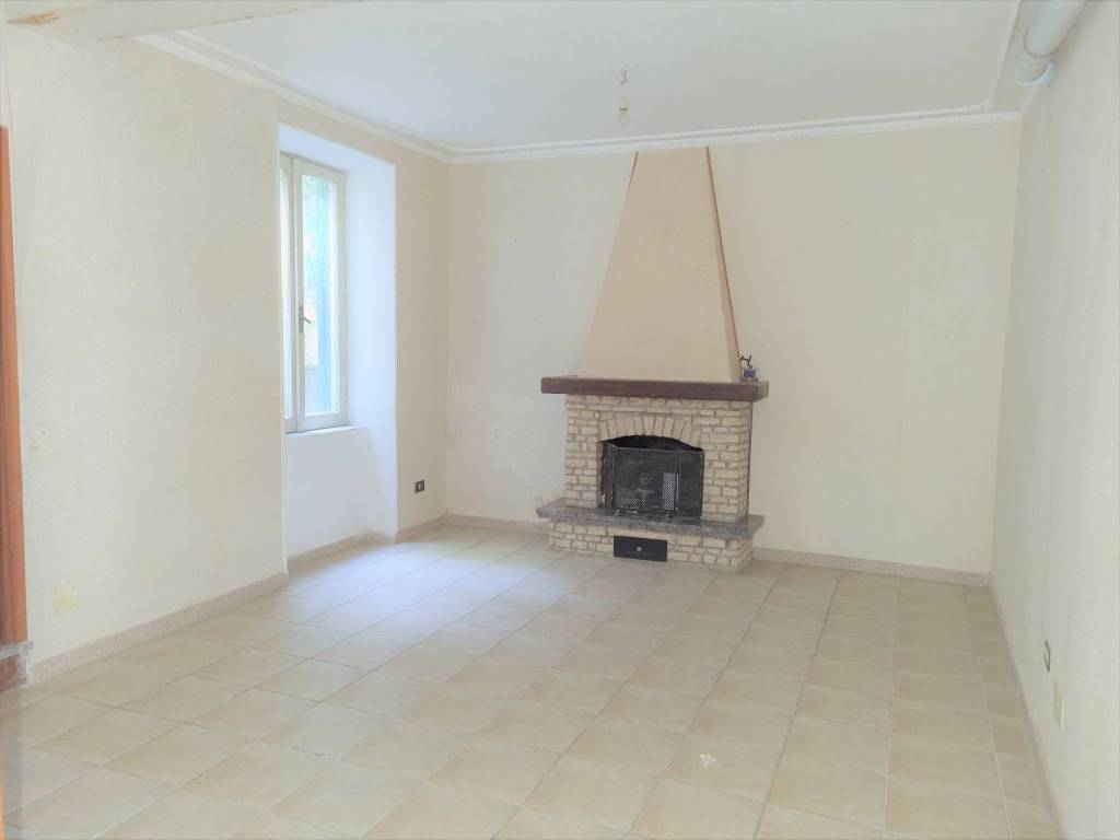 Appartamento a Caprarola in Viale Regina Margherita - Foto 2