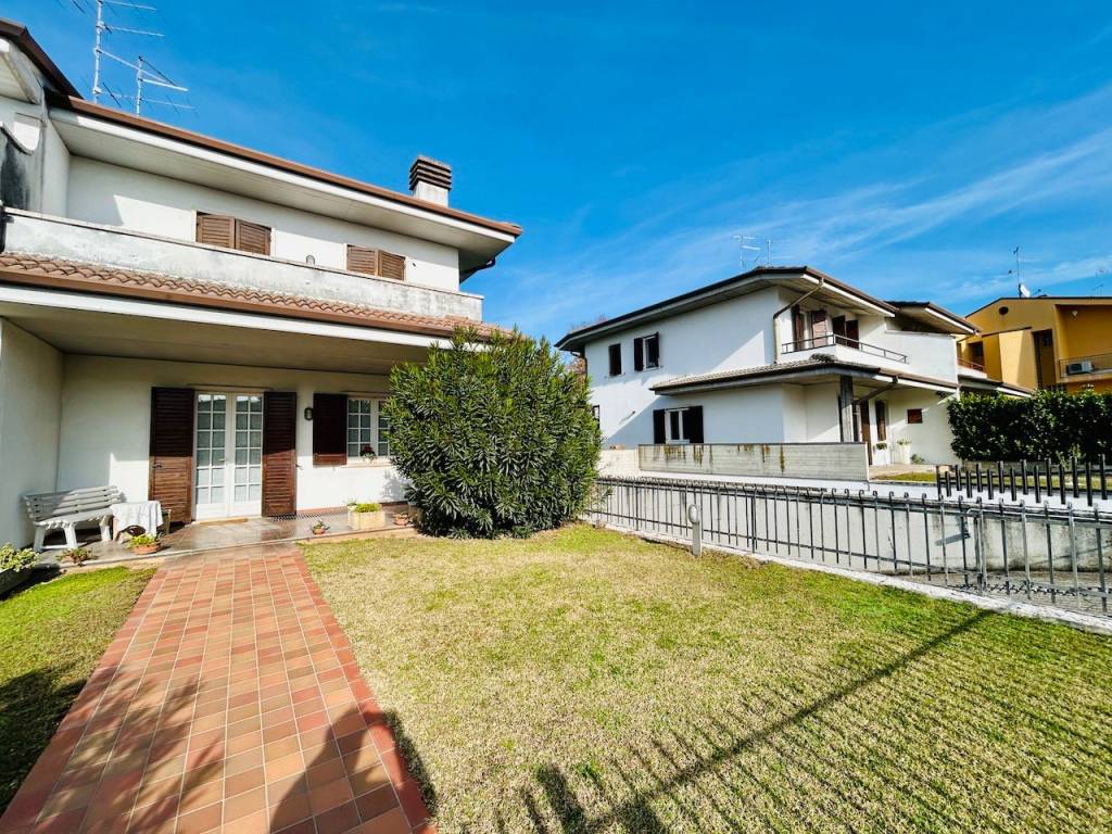 Villa a Villafranca di verona in Via Solferino - Foto 3