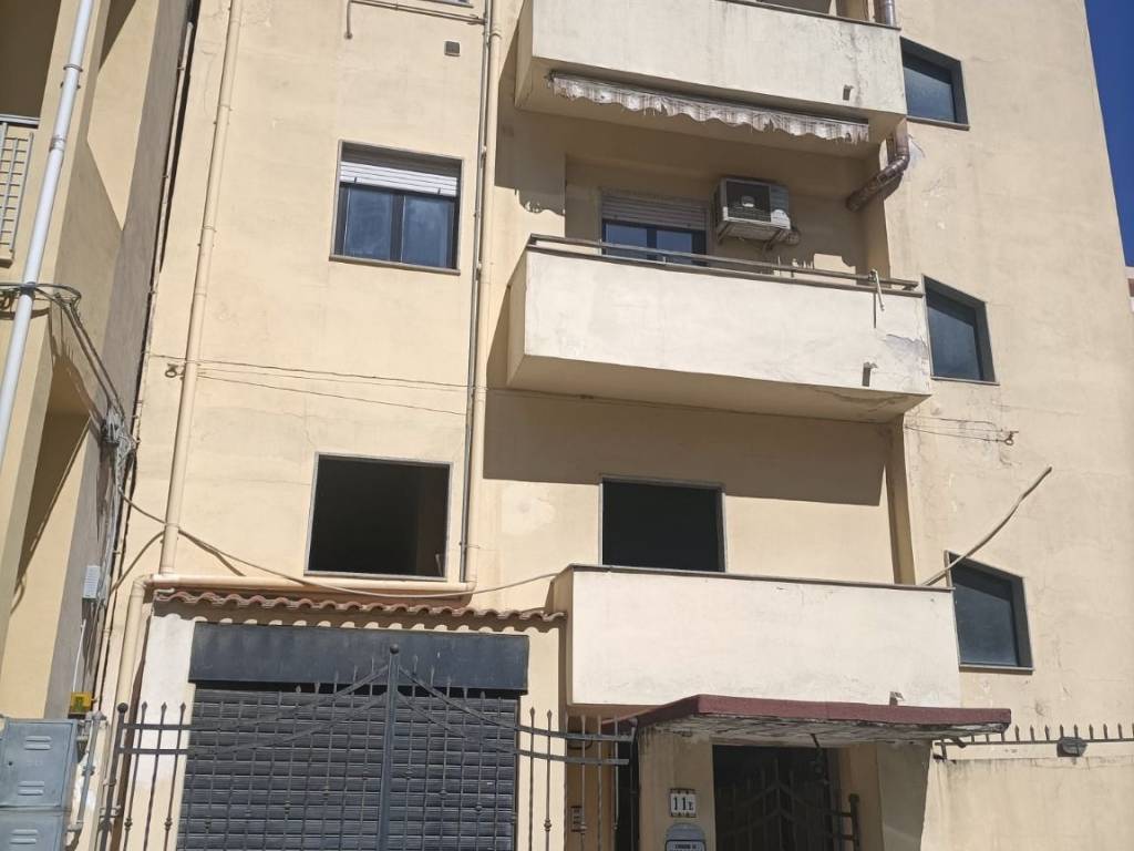 Appartamento a Reggio calabria in Via Reggio Campi Tronco 2 - Foto 2