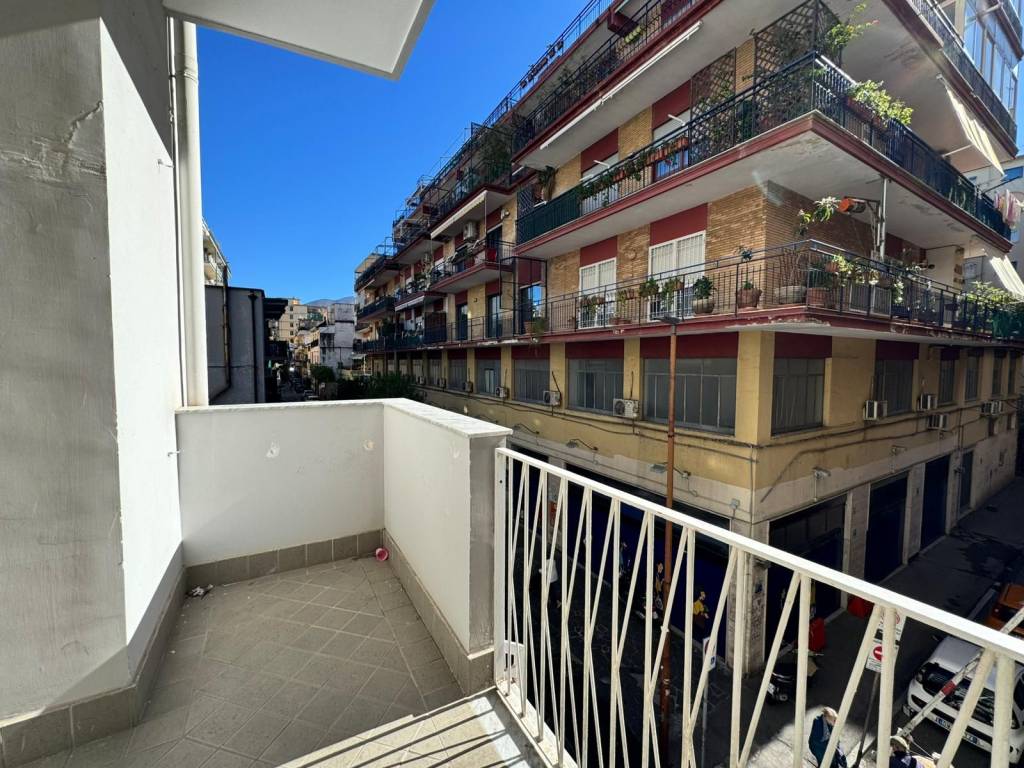 Appartamento a Castellammare di stabia in Via Pietro Carrese, 17 - Foto 3