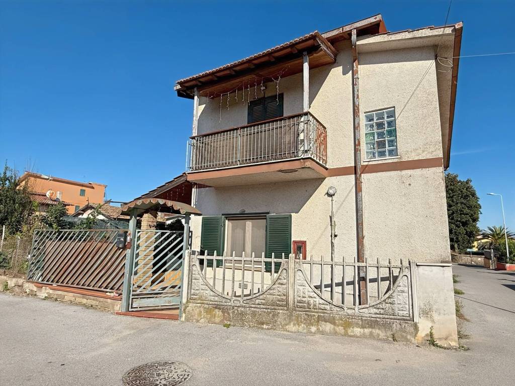 Villa a Lariano in Via Fratelli Rosselli, 9 - Foto 2
