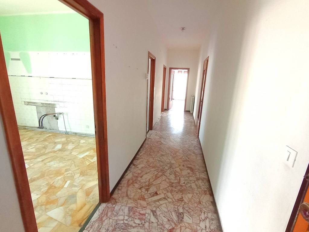 Appartamento a Spotorno in Viale Europa - Foto 3