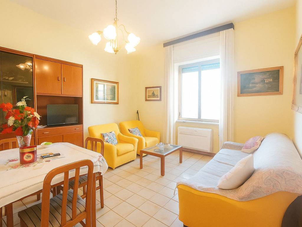Appartamento a Salerno in Via Luigi Cacciatore, 3 - Foto 2