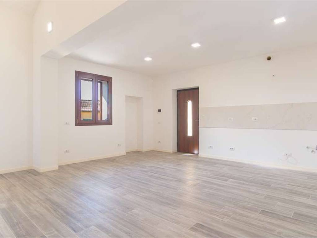 Appartamento a Besozzo in via Lago, 23 - Foto 3