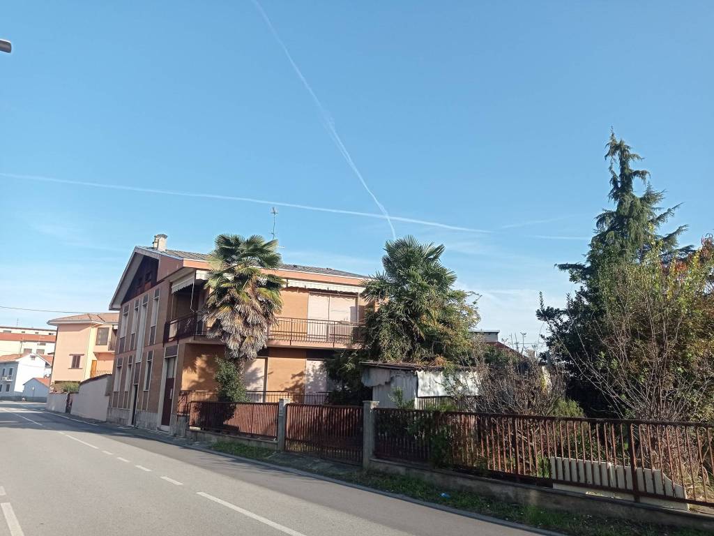 Villa a Bellinzago novarese in Via Cameri, 31 - Foto 2