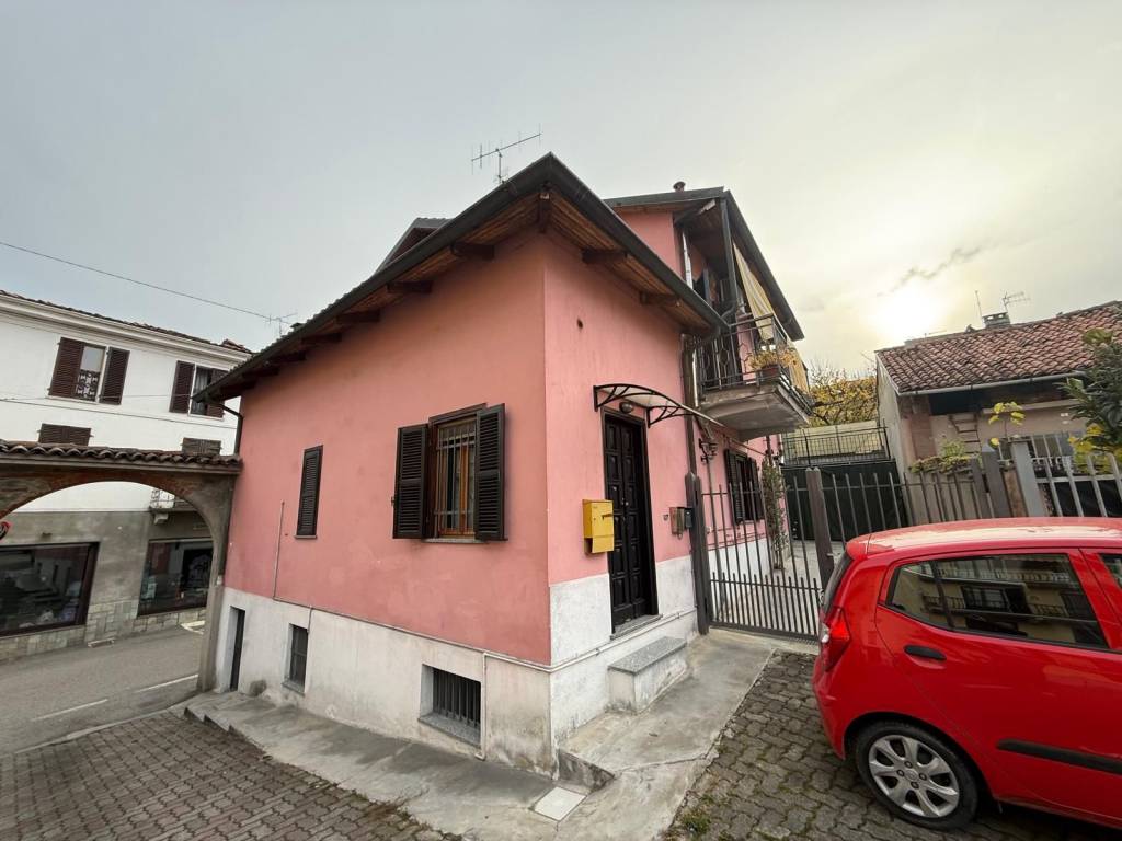 Villa a Gassino torinese in Via Vittorio Veneto, 15 - Foto 2