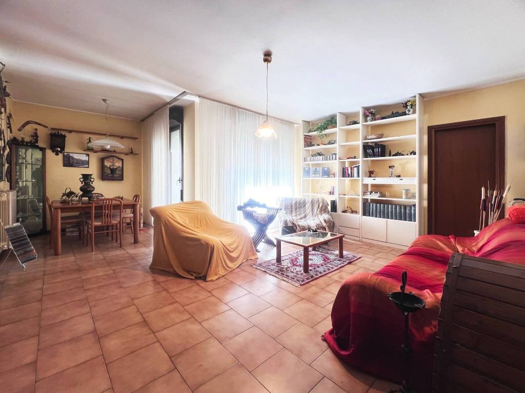 Appartamento a Saronno in Via Padre Giovan Battista Busnelli, 77 - Foto 2
