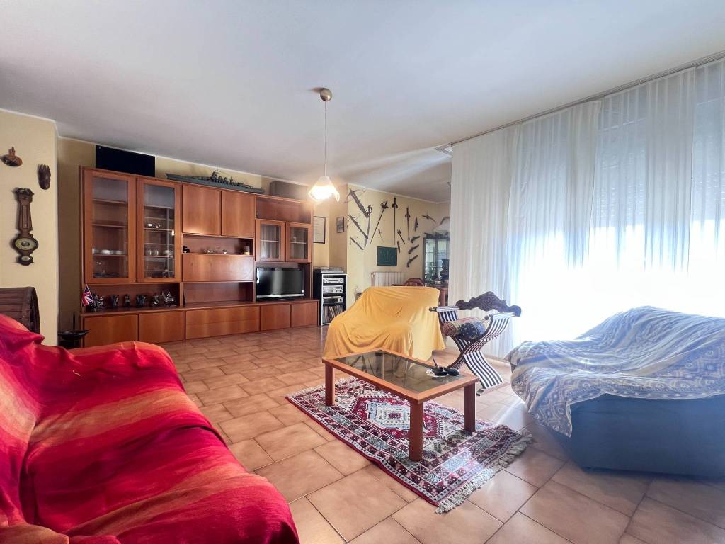 Appartamento a Saronno in Via Padre Giovan Battista Busnelli, 77 - Foto 3