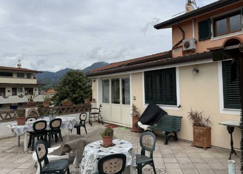 Palazzo / stabile a Massarosa in Via Sarzanese Nord, 7953 - Foto 3