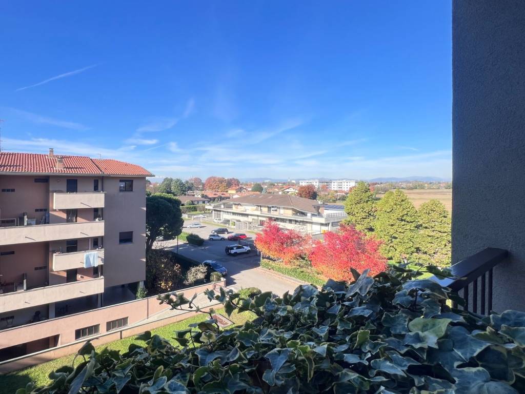 Appartamento a Saronno in Via Padre Giovan Battista Busnelli, 77 - Foto 2