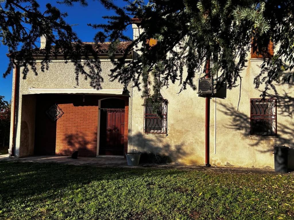 Villa a Ferrara in Via Palmirano, 13 - Foto 2