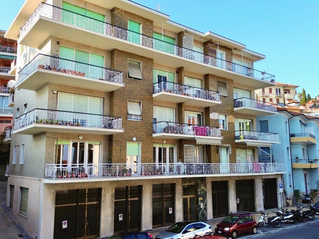 Appartamento a Imperia in Viale Giacomo Matteotti, 105 - Foto 2