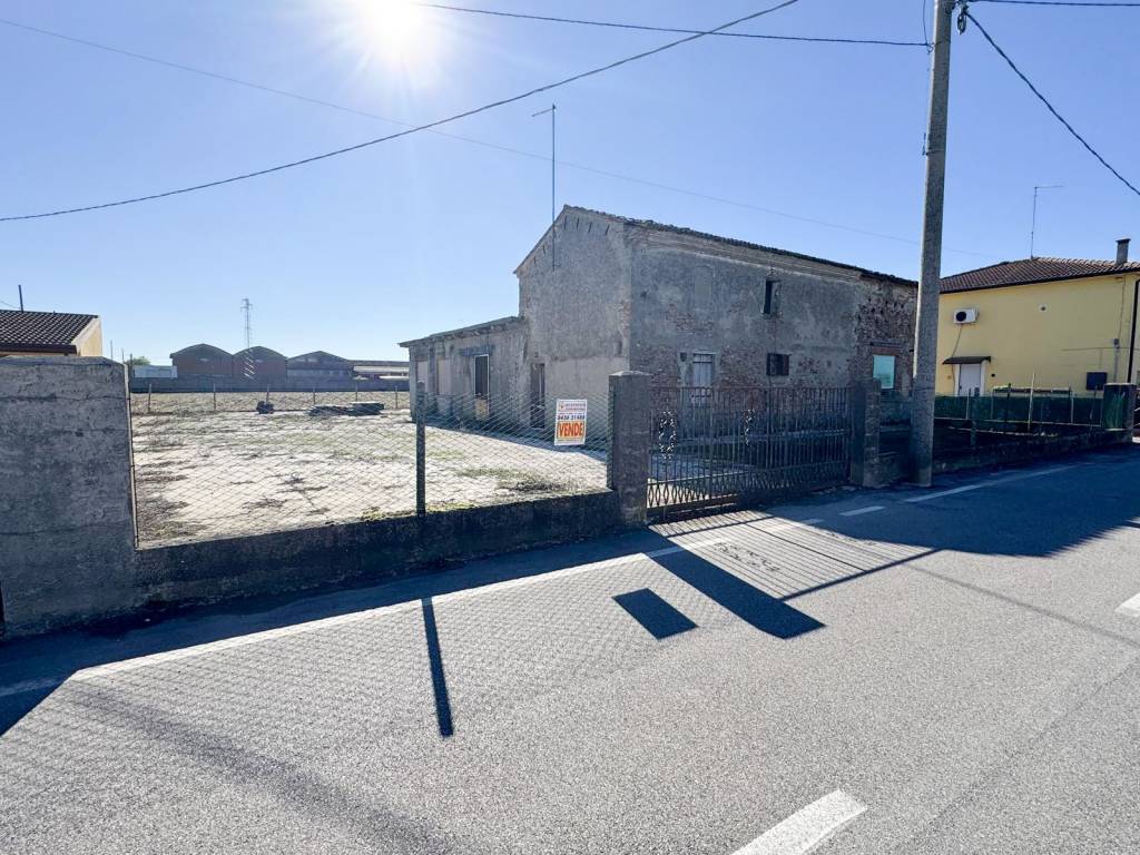 Casa indipendente a Corbola in Via Garzara - Foto 3