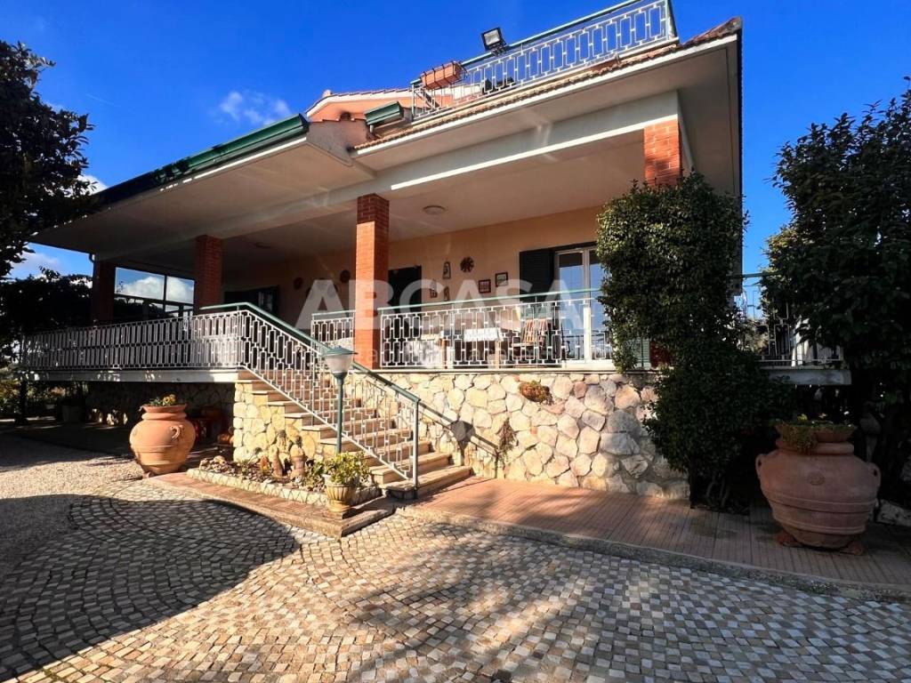 Villa a Cisterna di latina in Via del Mandorlo - Foto 2