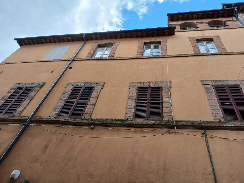 Palazzo / stabile a Todi in Corso Camillo Benso di Cavour, 60 - Foto 2