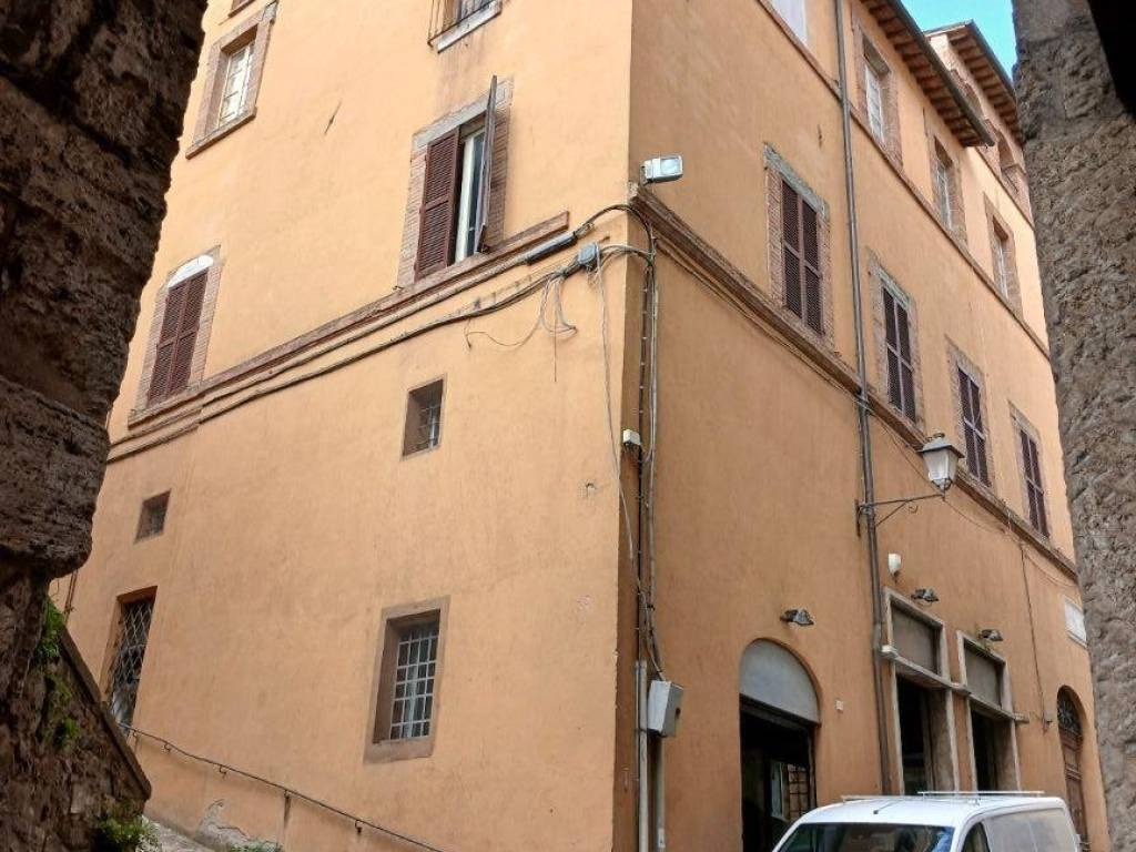 Palazzo / stabile a Todi in Corso Camillo Benso di Cavour, 60 - Foto 3