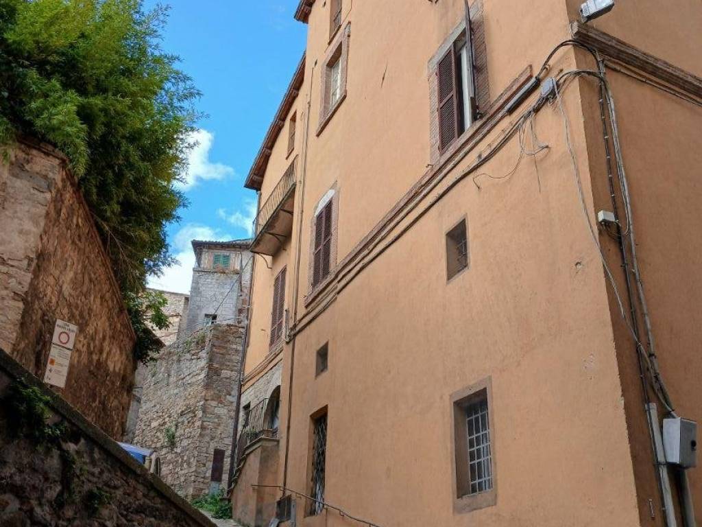 Palazzo / stabile a Todi in Corso Camillo Benso di Cavour, 60 - Foto 4