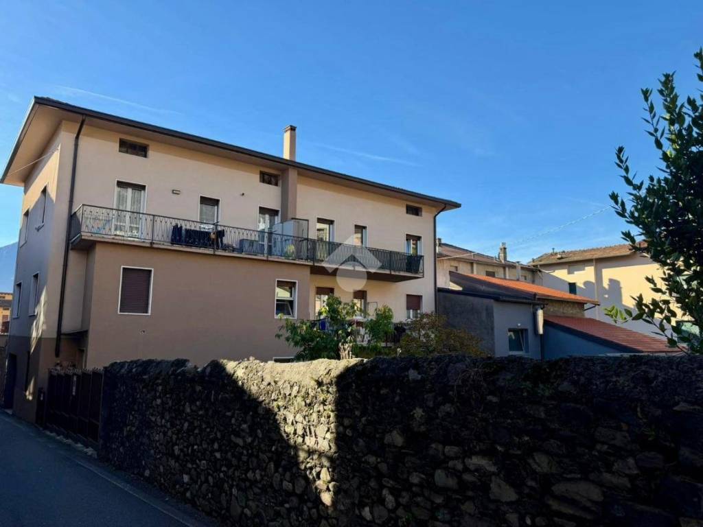 Appartamento a Costa volpino in Via Don Alessio.Amighetti, 1 - Foto 2