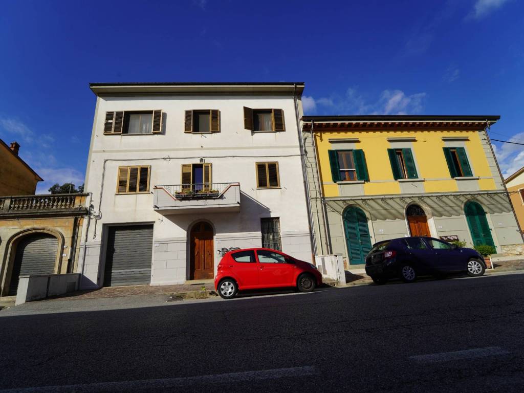 Appartamento a Monsummano terme in Via Francesca Nord, 125 - Foto 2