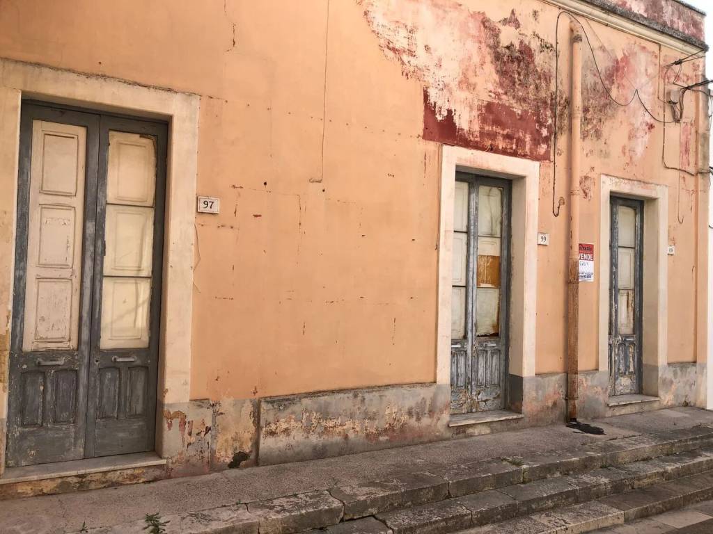 Appartamento a Squinzano in Via A. Diaz, 97 - Foto 2