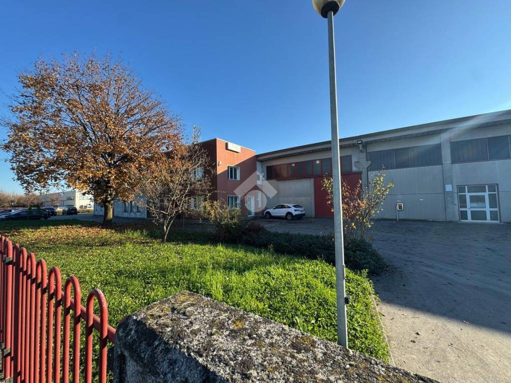 Immobile a Castelfranco veneto in VIA DEL LAVORO, 24 - Foto 4