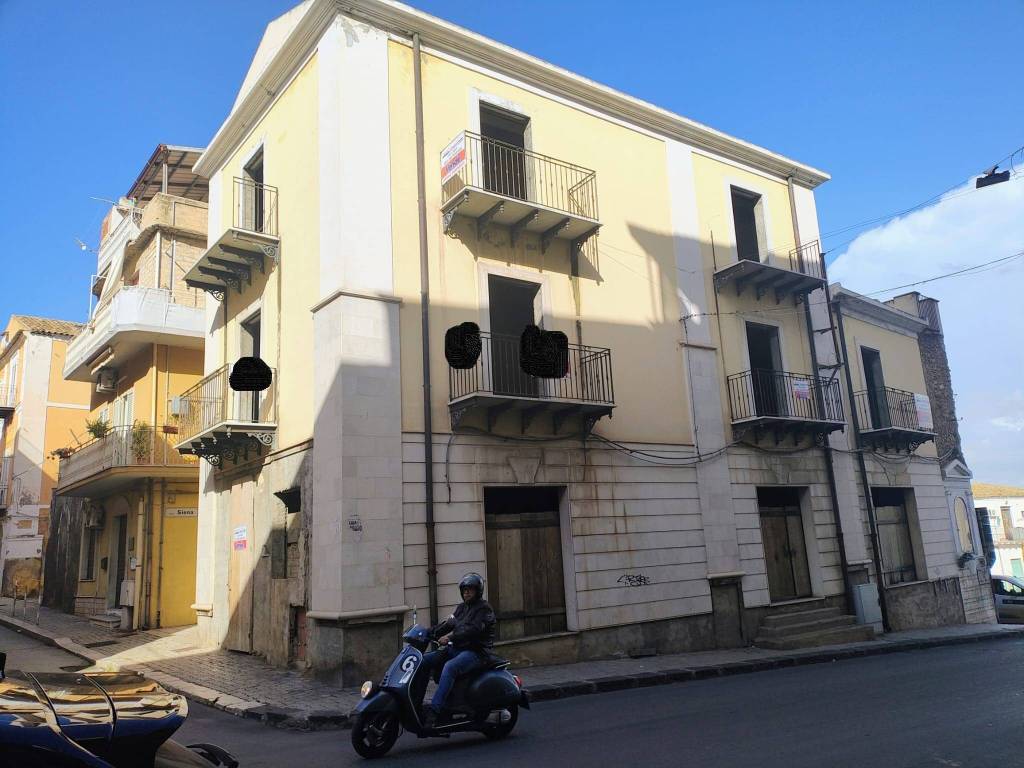 Appartamento a Gela in Via Giacomo Navarra Bresmes - Foto 3