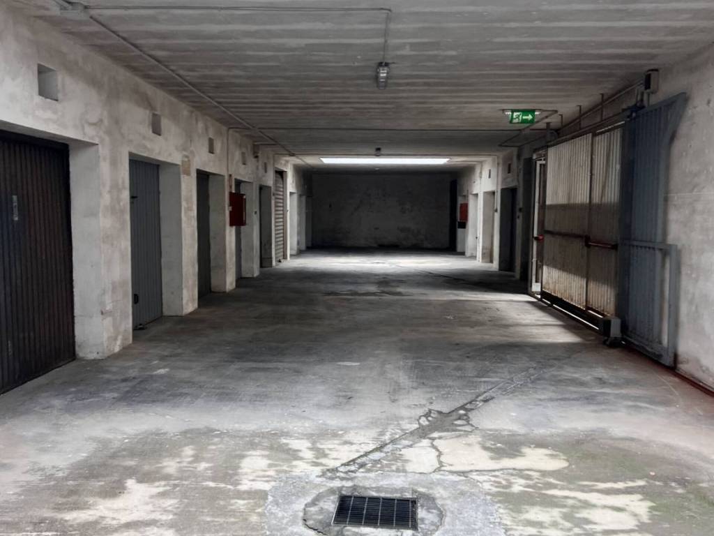Box / garage a Lecce in Piazzetta Salvatore Quasimodo, 1 - Foto 5