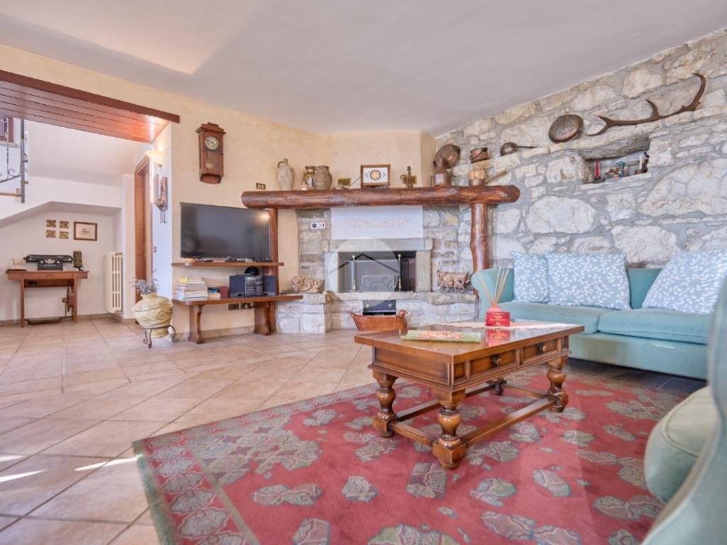 Villa a Grone in Vicinale Di Bell`Uomo - Foto 2