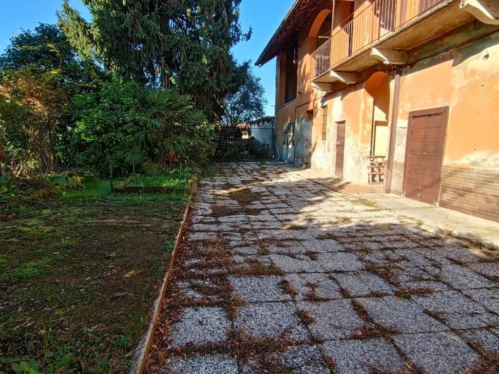 Rustico / casale a Lonate pozzolo in Via Francesco Baracca, 9 - Foto 4